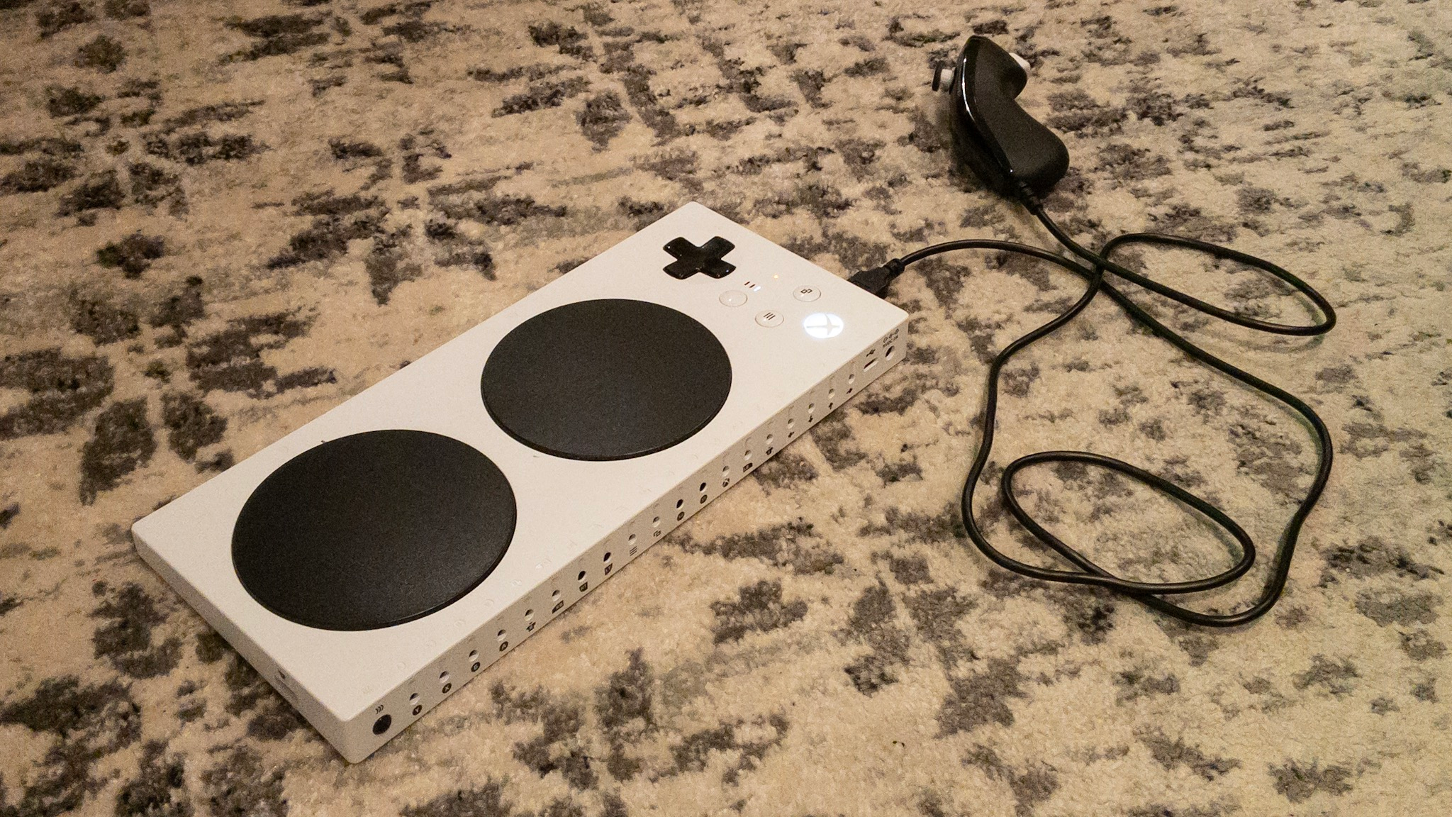 Illustration for article titled How I Use The Xbox Adaptive Controller To Play Forza Horizon 4 One-Handed